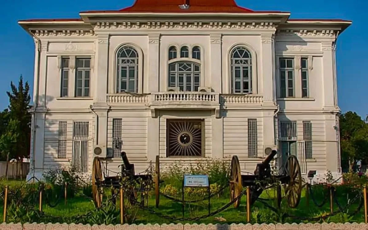 کاخ موزه نظامی انزلی