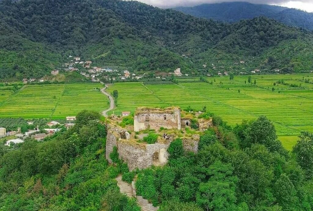 قلعه صلصال روستای قلعه دوش لیسار