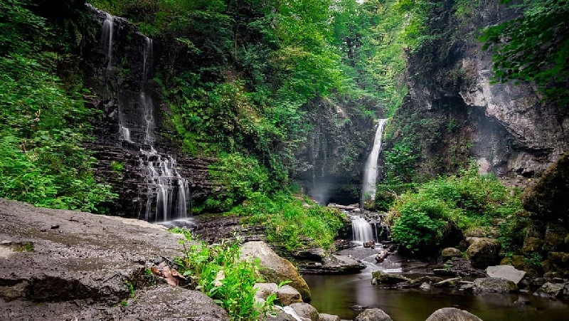 Cascada Esmeralda, ciudad de Haviq, pueblo Esmeralda