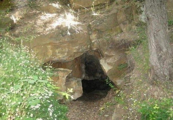 غار لیارو  بلوردکان