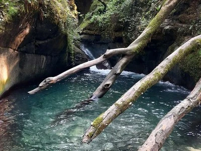 Cascade et bassin de Semosh Rahim Abad