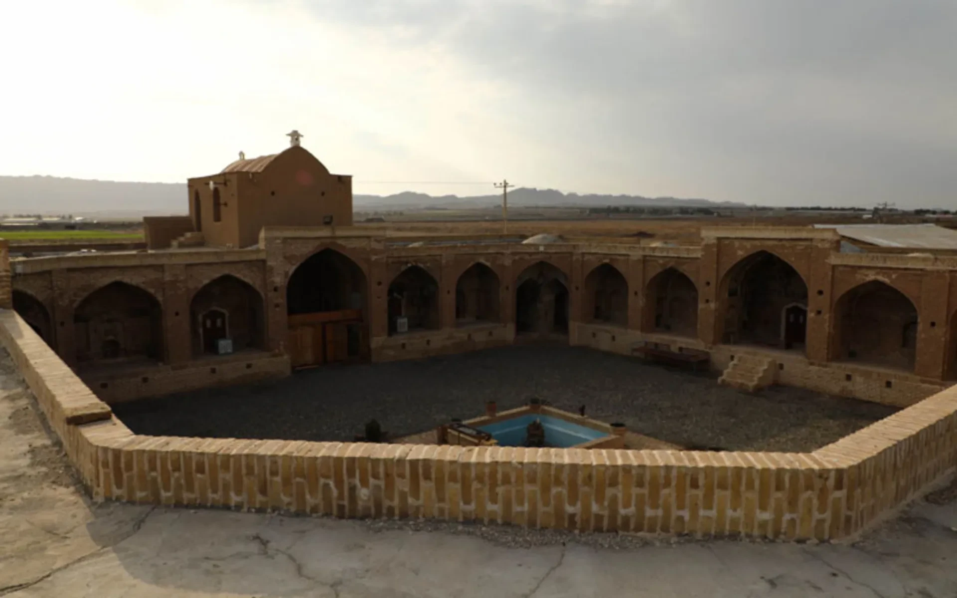 Caravasar de Pasangan Qom