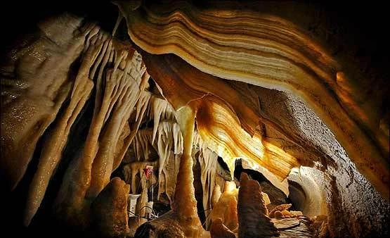 Cueva de Kahak Qom