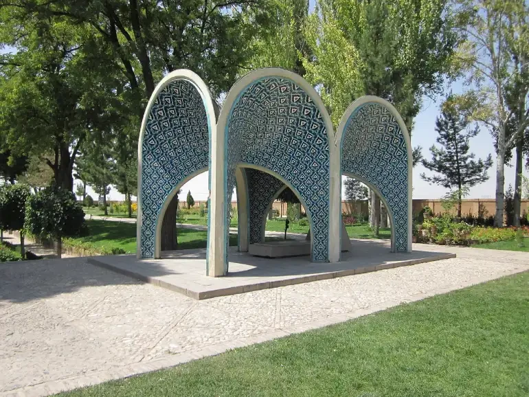 ضريح كمال الملك وعطار نيشابوري