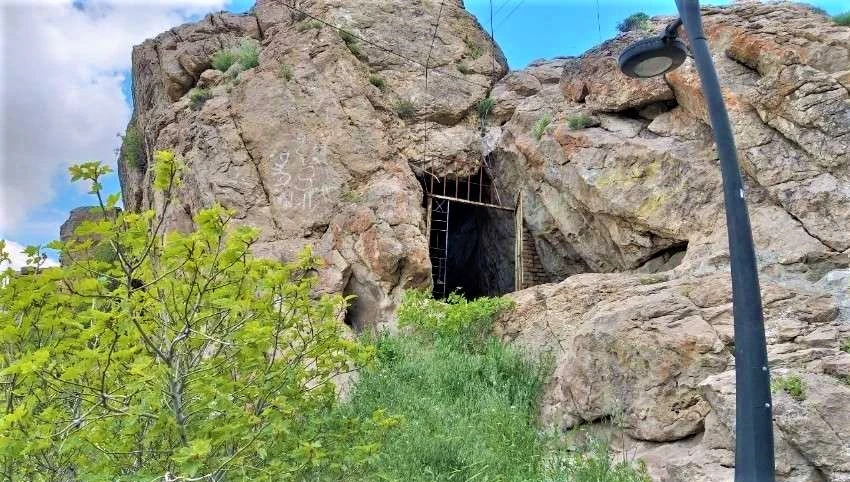 كهف المرتزقة في سرخس