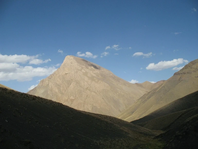 آزاد کوه یا شاهزاده کج گردن چالوس