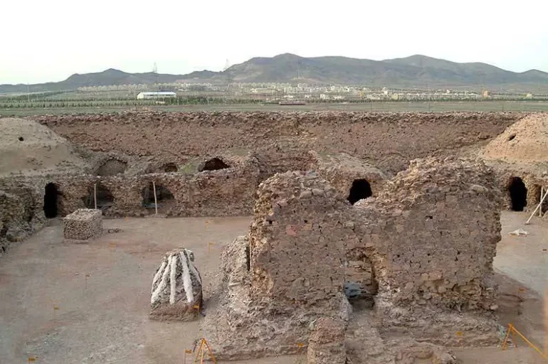 کاروانسرای خانه سنگی پای قله کندوان چالوس