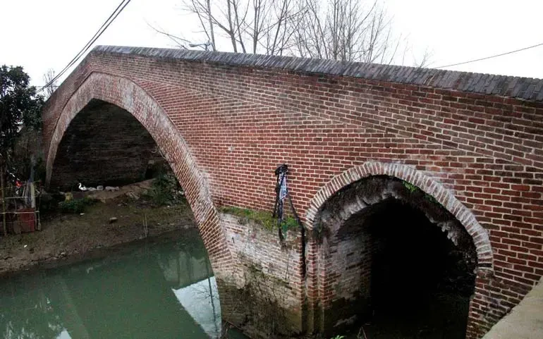 Pont en briques de Ghaleh Gerdan Tonekabon