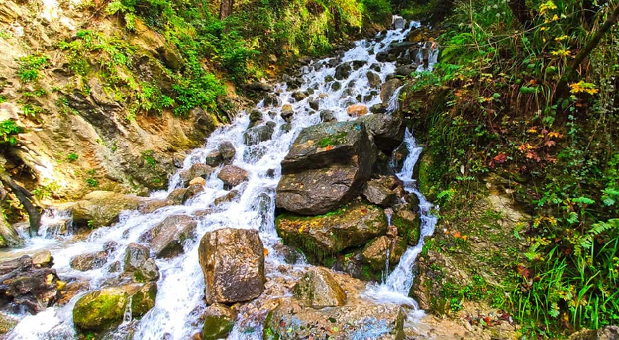 آبشار آب پری نور