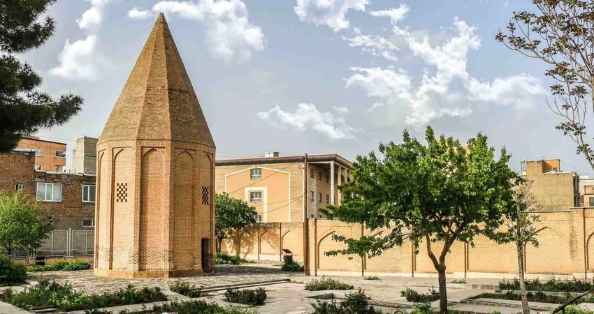 برج قربان همدان