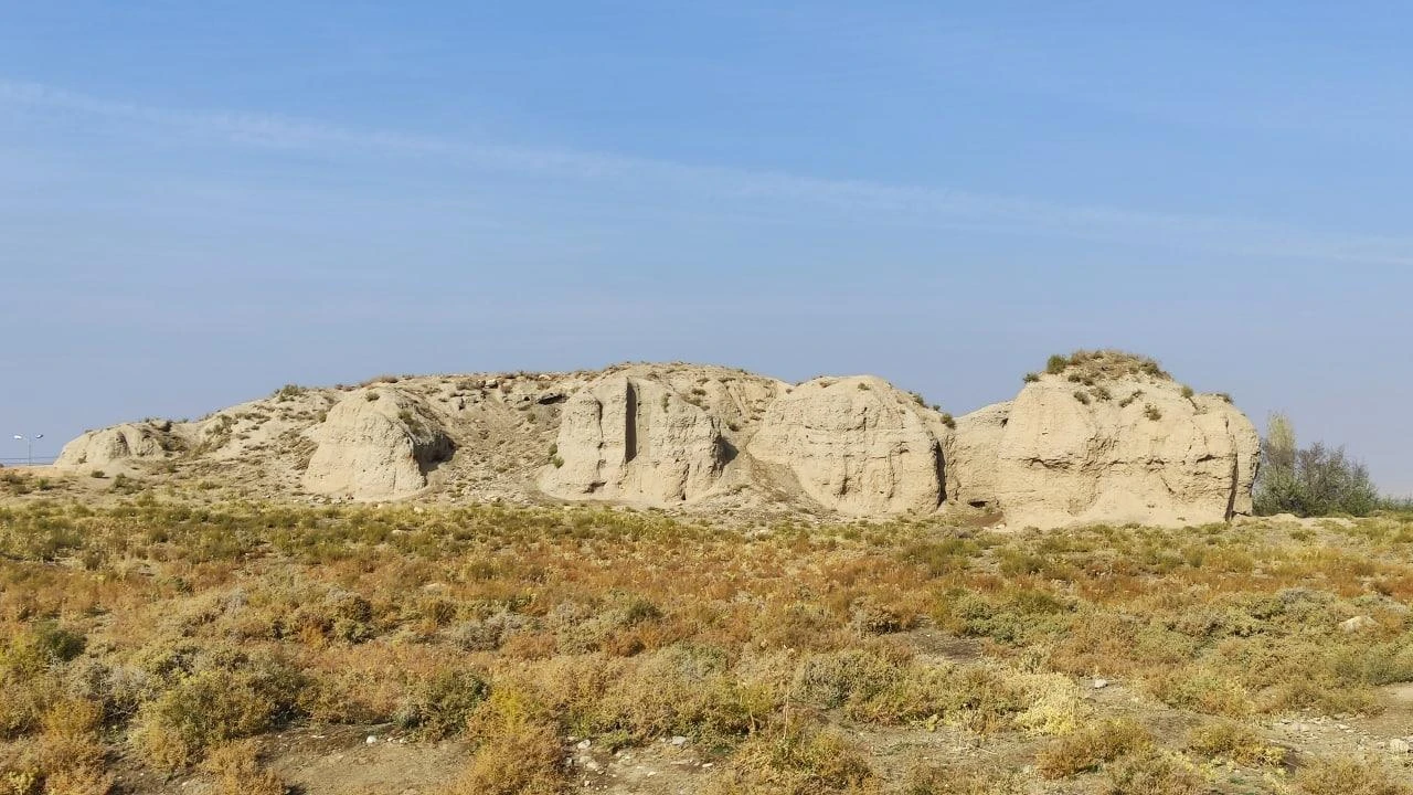 تپه باستانی گیان نهاوند