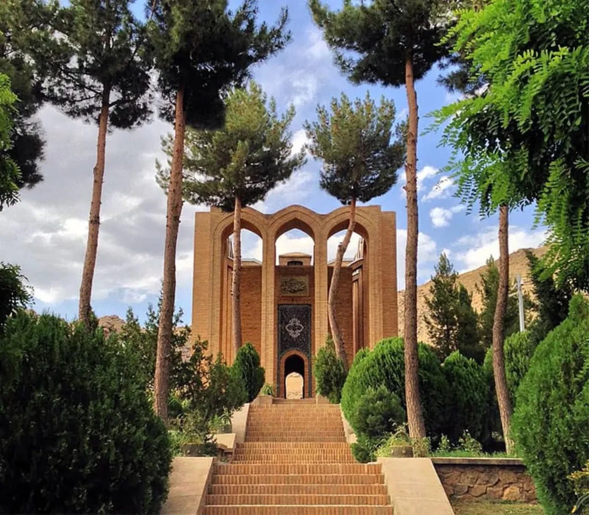 آرامگاه میر رضی الدین تویسرکان