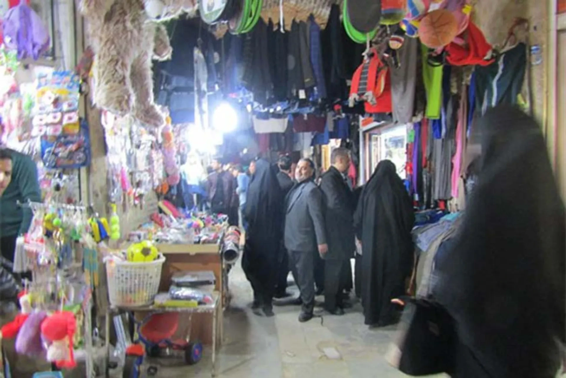 بازار سر پوشیده تویسرکان