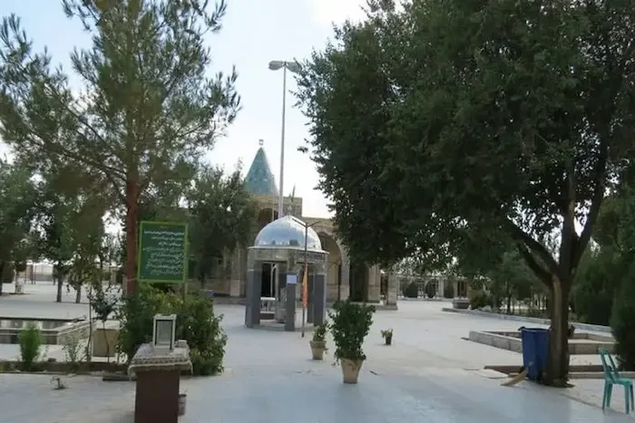 مقبره سیده صالحه خاتون میمه شاهین شهر