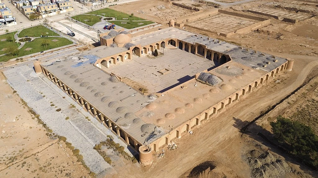 کاروانسرای عباسی گز و برخوار