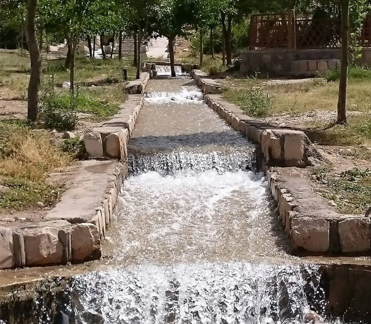 چشمه بابا زرنگ کمه سمیرم