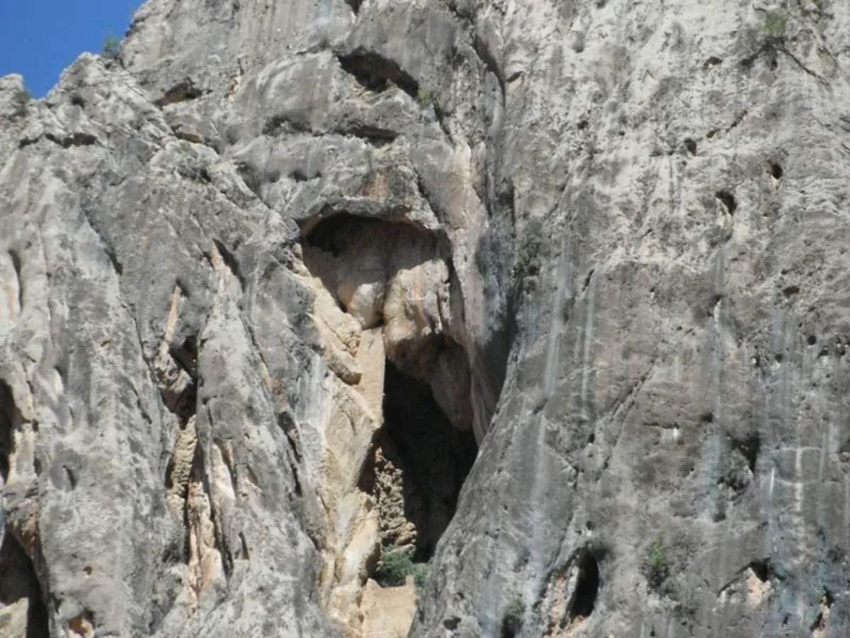 اشکفت شاه پیچاب ده بزرگ باشت