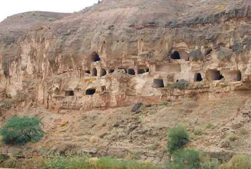 غار چهل خانه سعد آباد بوشهر