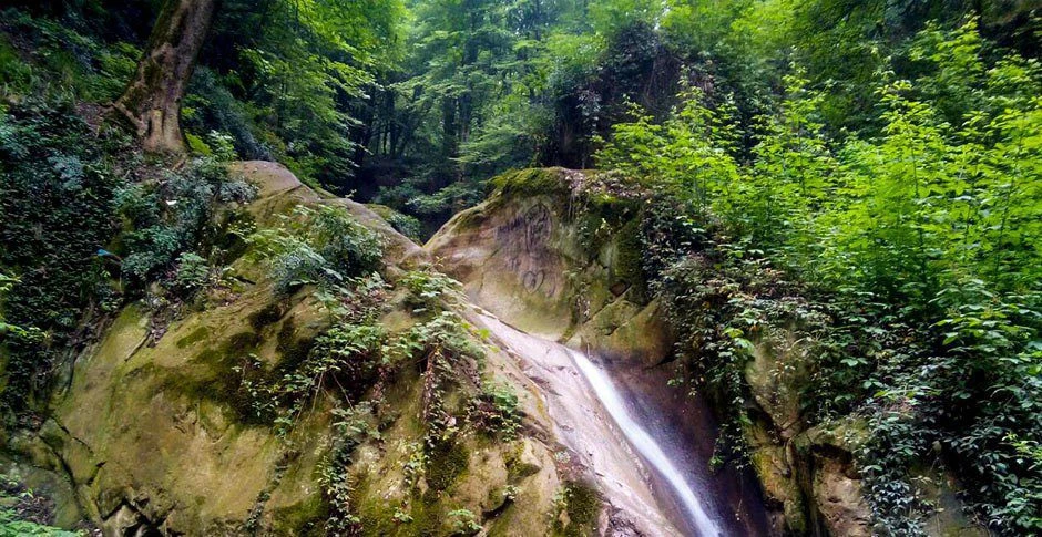 阿扎德沙赫尔库米安瀑布