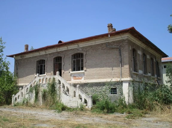 ساختمان گمرک بندر گز