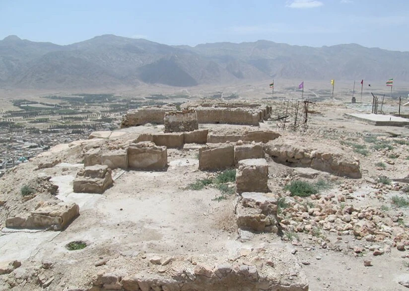 قلعه گراش یا همایون دژ لار