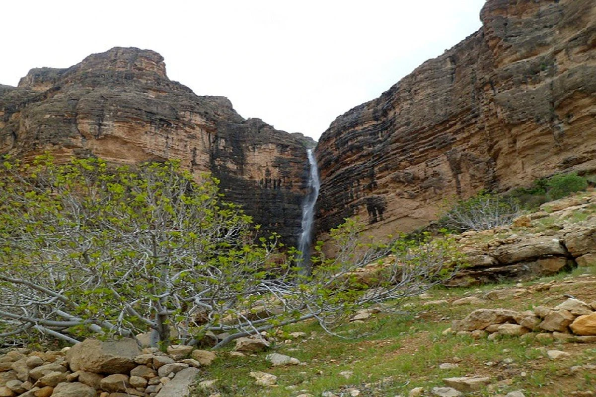 Cascada de Tarem Neyriz