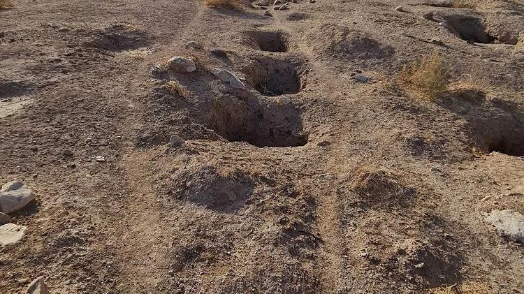 Cementerio y castillo de Spidij Iranshahr